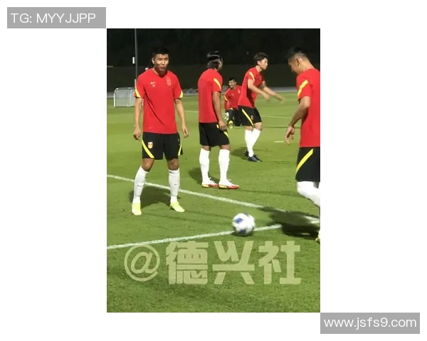 足球明星全景解析从成名之路到职业生涯精彩瞬间详尽介绍